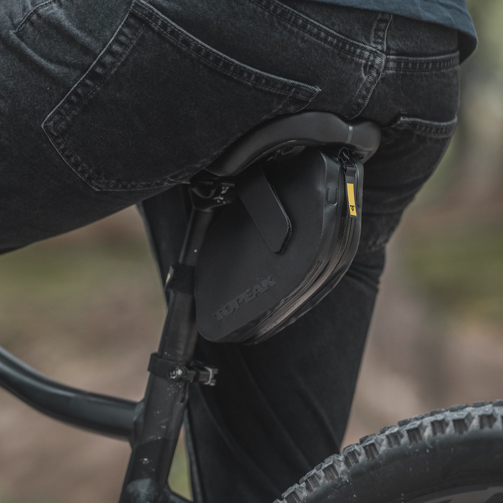Topeak Weatherproof DynaWedge Large, Strap Mount - Image 5
