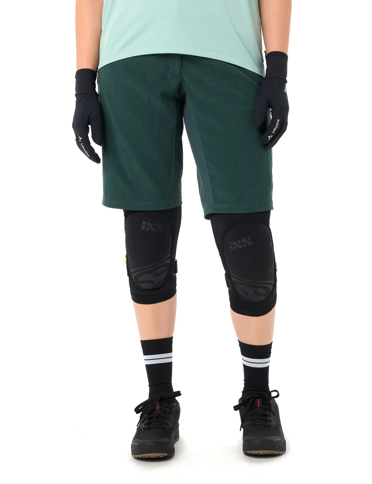VAUDE Women's Loamer Base Cord Shorts deep pond - Image 6